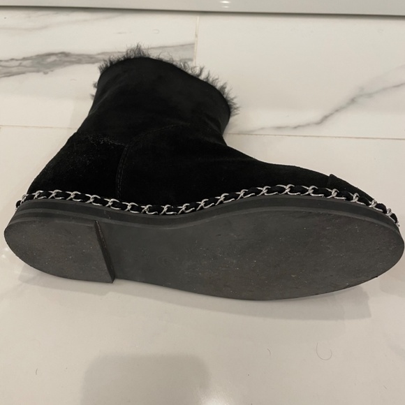 Authentic Chanel suede ankle boots in black with silver hardware - Picture 5 of 6